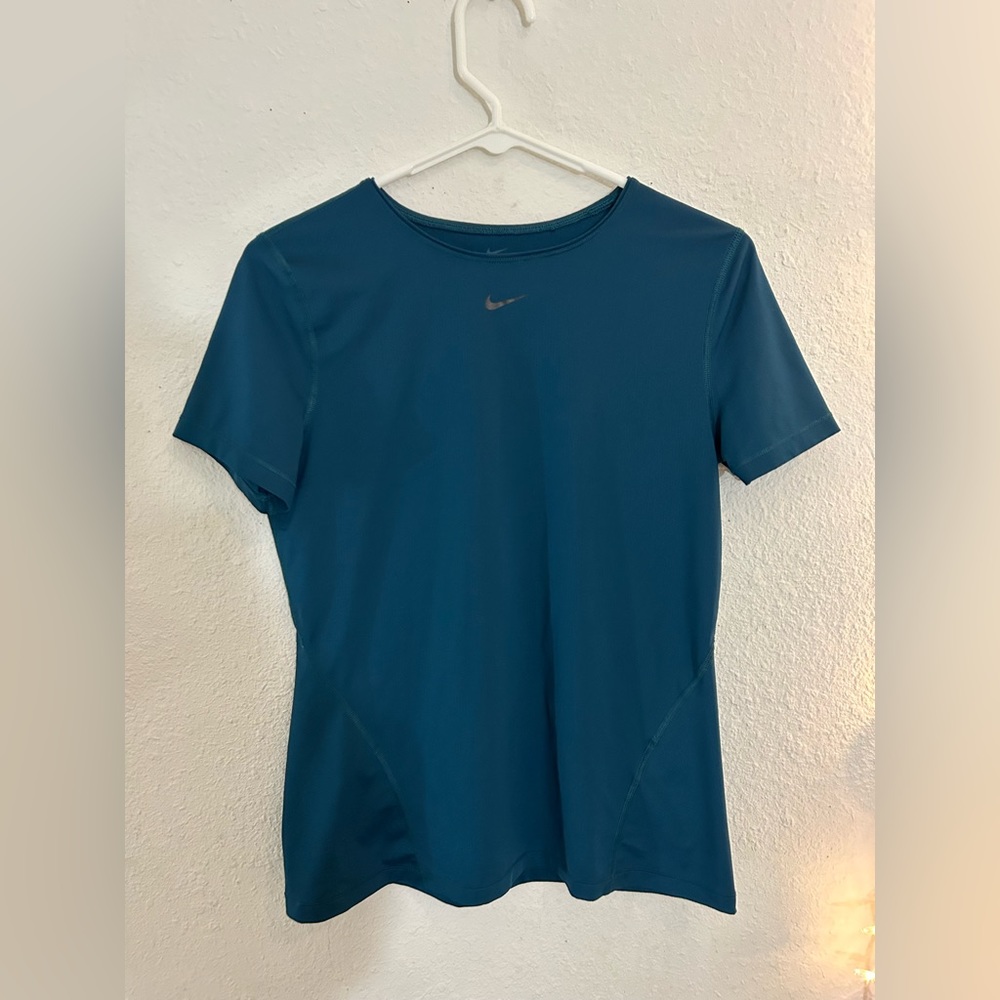 Nike DRI-FIT One Standard Fit short sleeve running t-shirt